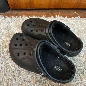 CROCS Black Fuzzy Lined Clogs